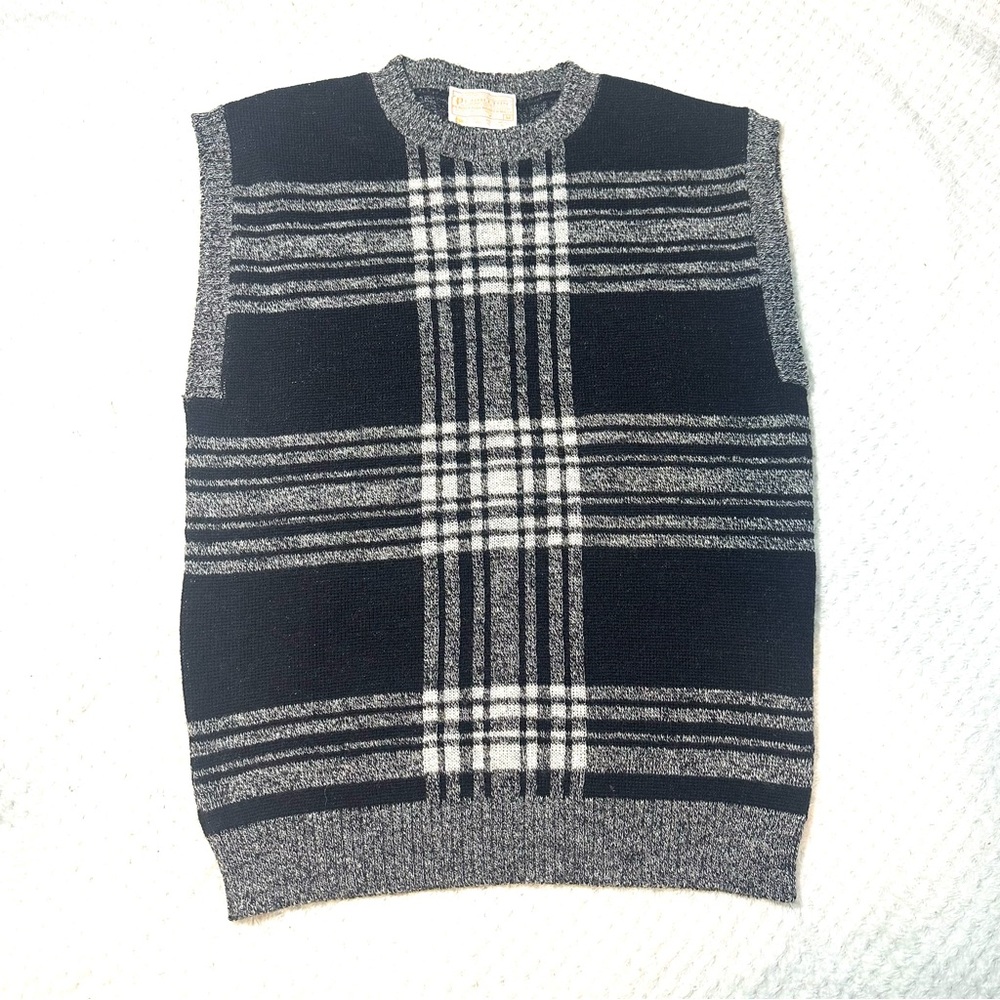 Vintage Pendleton Men's Black and Gray Plaid Sweater Vest 100% virgin wool